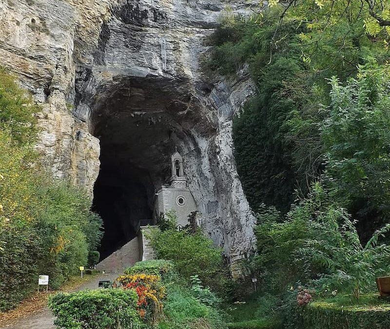 Sortie et pique-nique aux Grottes de la Balme (6€) Sortie et pique-nique aux Grottes de la Balme (6€)